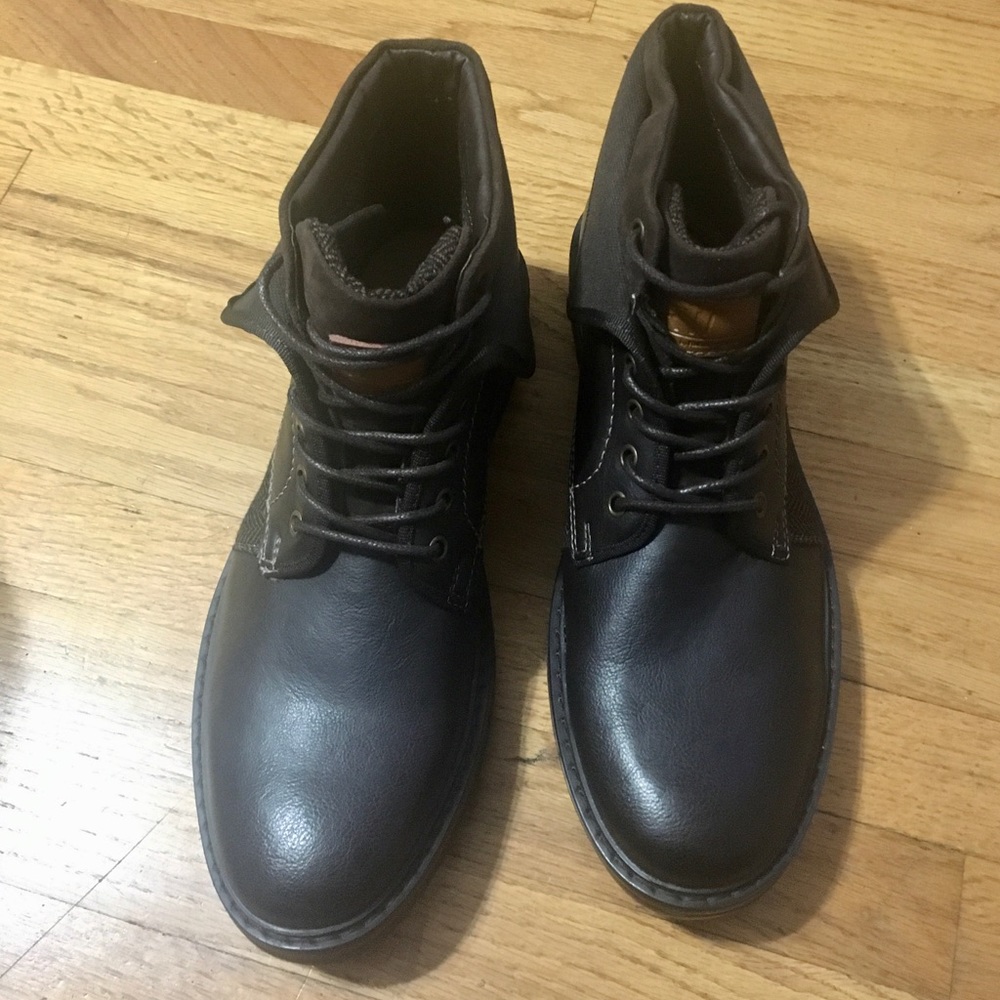 Brown men’s boots size 9